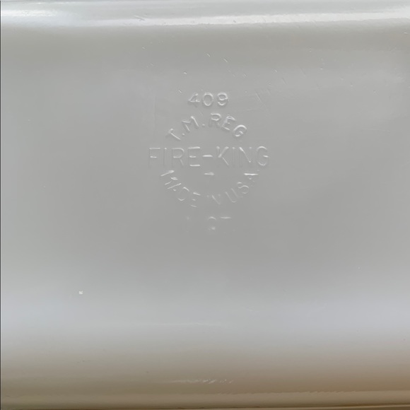 Vintage Fire King Sheaves of Wheat Casserole Dish - Picture 4 of 5